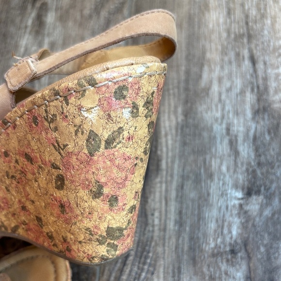 b.o.c. Tan Strappy Sandals with flower heel Women’s Size 9 - Picture 12 of 12